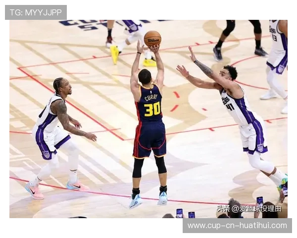 库里连环三分狂轰，勇士再度点燃看台