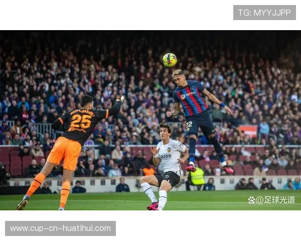 拉菲尼亚禁区外弧线球穿网巴萨领先